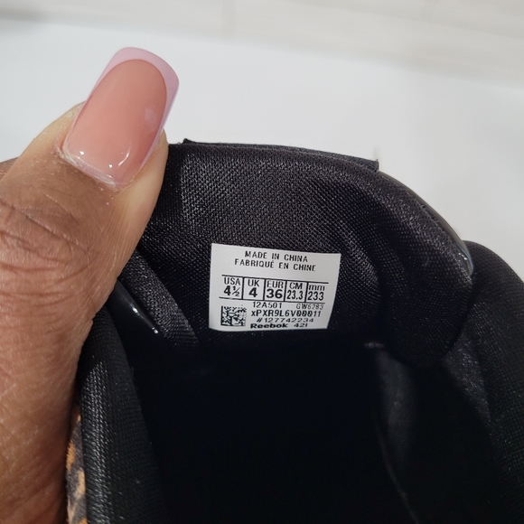 Reebok Animal print Sneakers size 4.5 Girls NWT - Picture 4 of 8